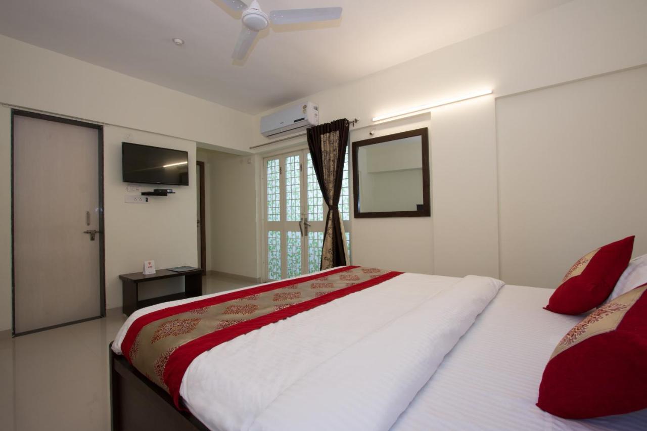 Oyo 9052 Leisurely Abode Hotel Khadki Exterior photo